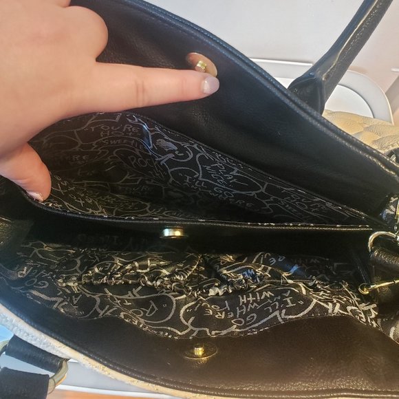 Hangbags - Picture 6 of 16